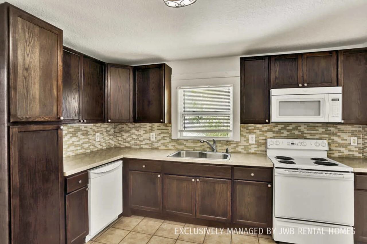 9403 Indiana St - Photo 3 of 15