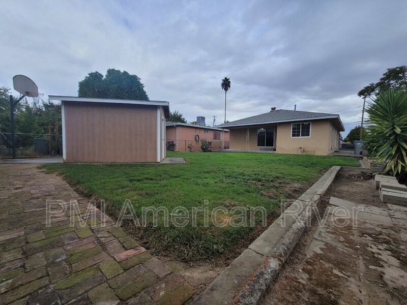 625 Elizabeth St - Photo 4 of 18