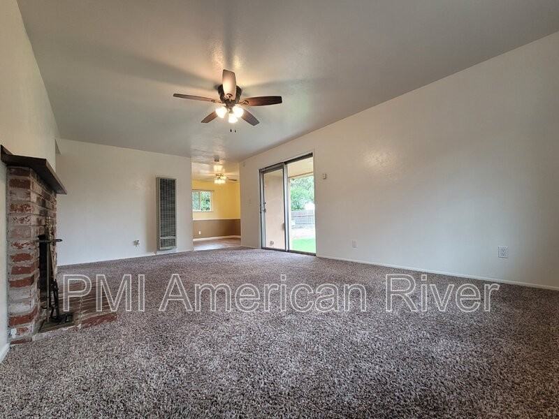 625 Elizabeth St - Photo 5 of 18