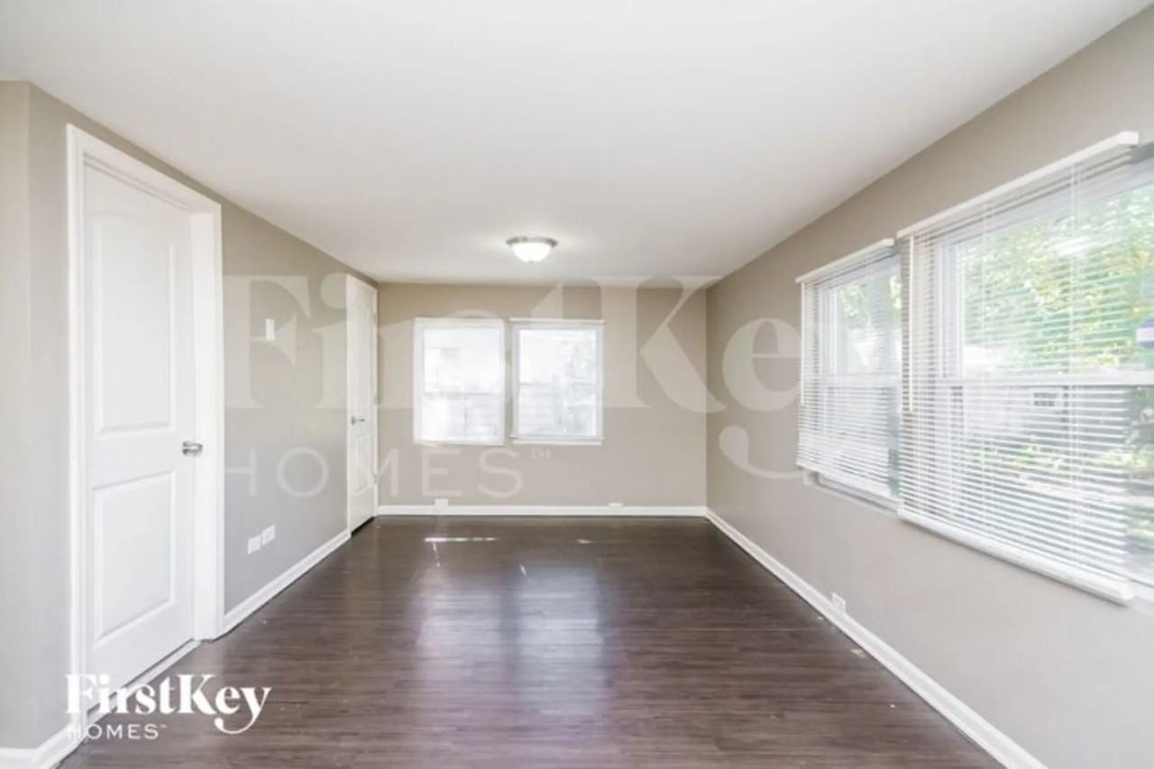 14730 Riverside Dr - Photo 3 of 16