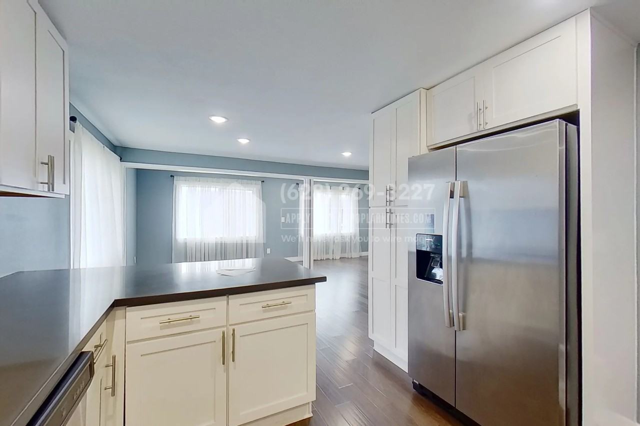 2112 S G St - Photo 3 of 22