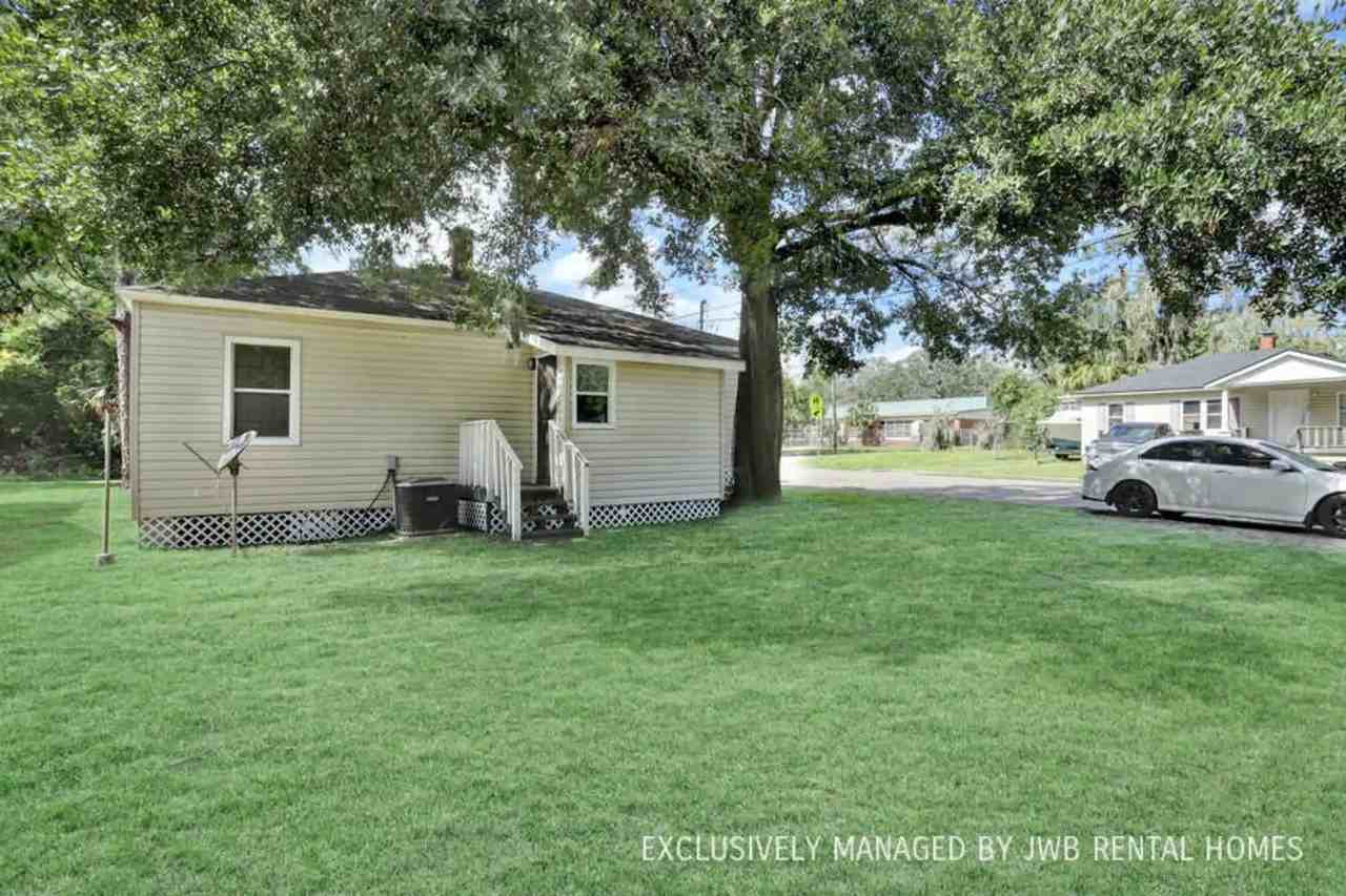 1953 Jones St - Photo 3 of 5