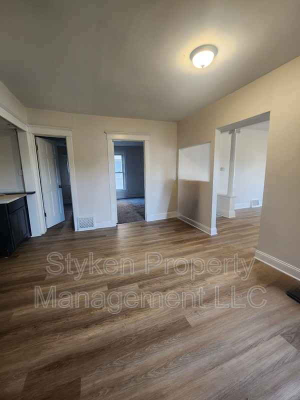 605 N Dearborn Ave - Photo 2 of 2