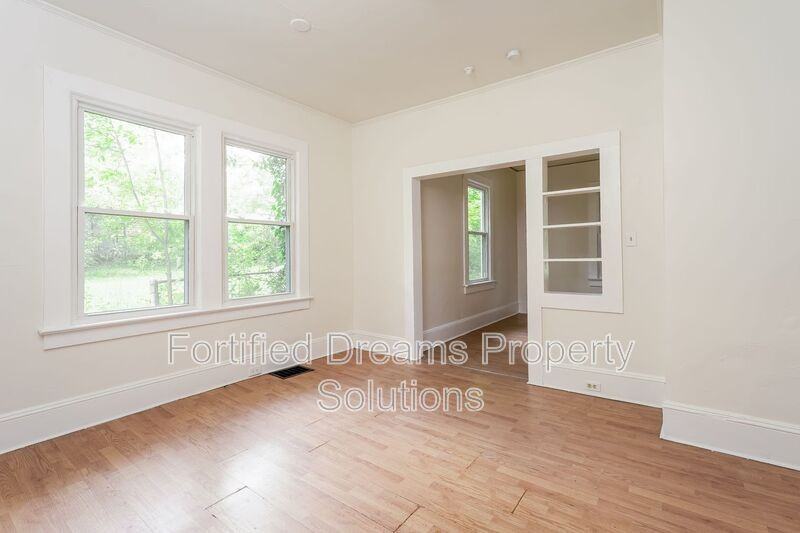 420 Ne 20th St - Photo 2 of 12