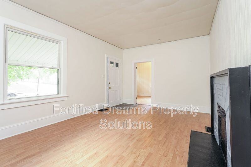 420 Ne 20th St - Photo 3 of 12