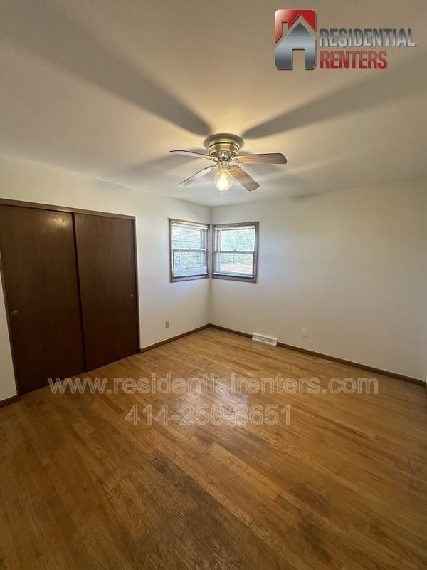6561 N 73rd St - Photo 3 of 15