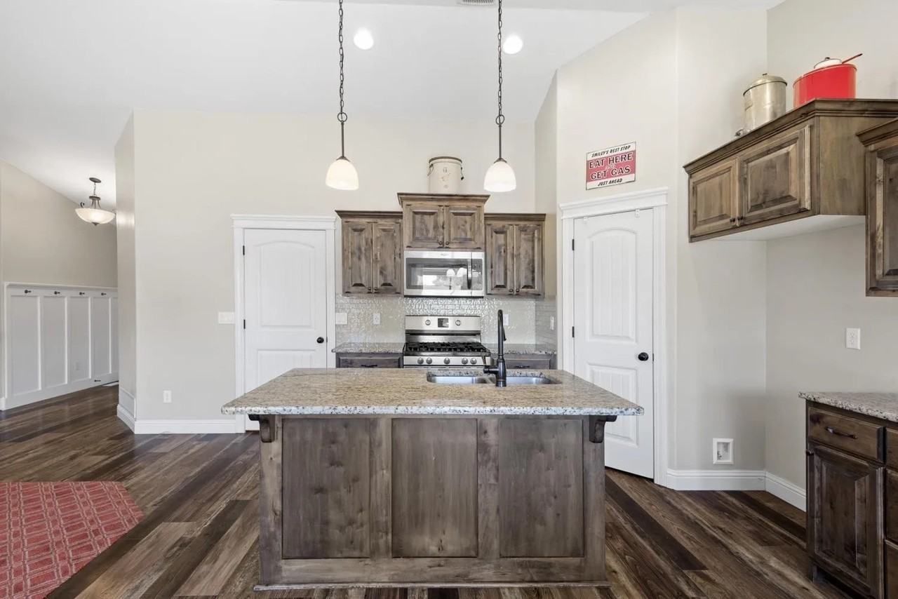 303 Park Avenue - Photo 3 of 18