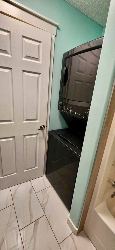 110 Woodsmere Close - Photo 7 of 15