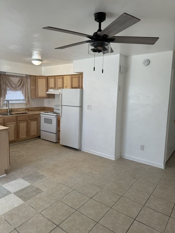 1215 Hoover Ave - Photo 2 of 7