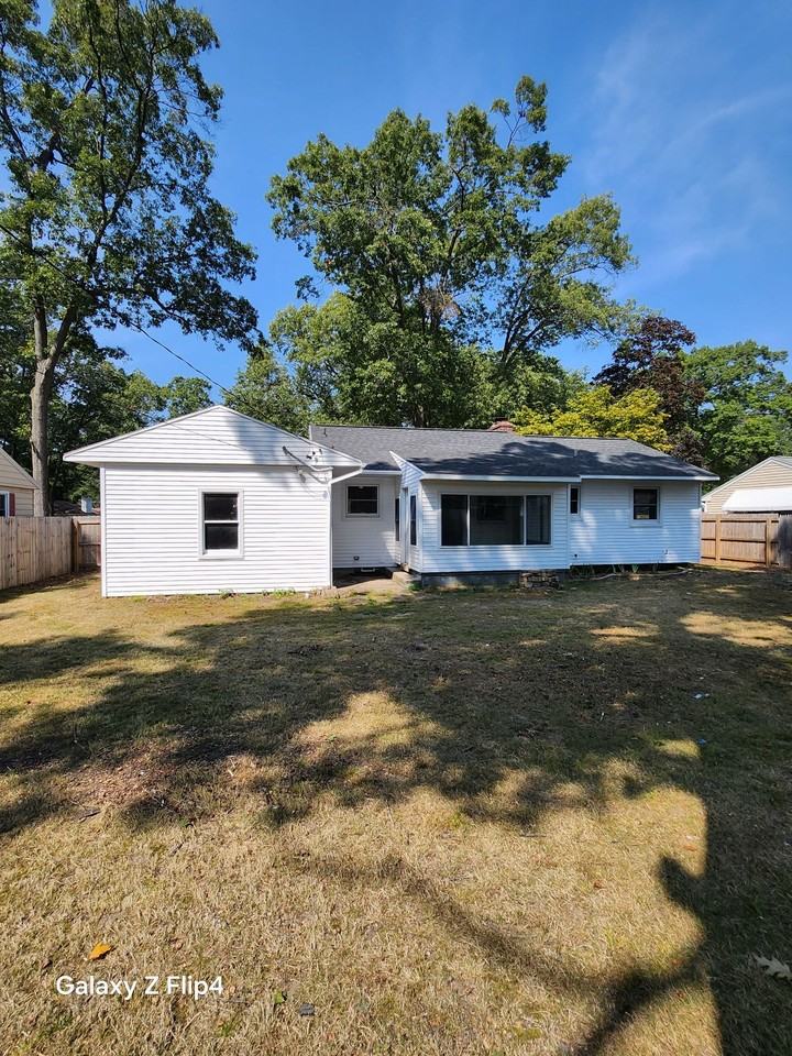 717 Oakmere Pl - Photo 2 of 17