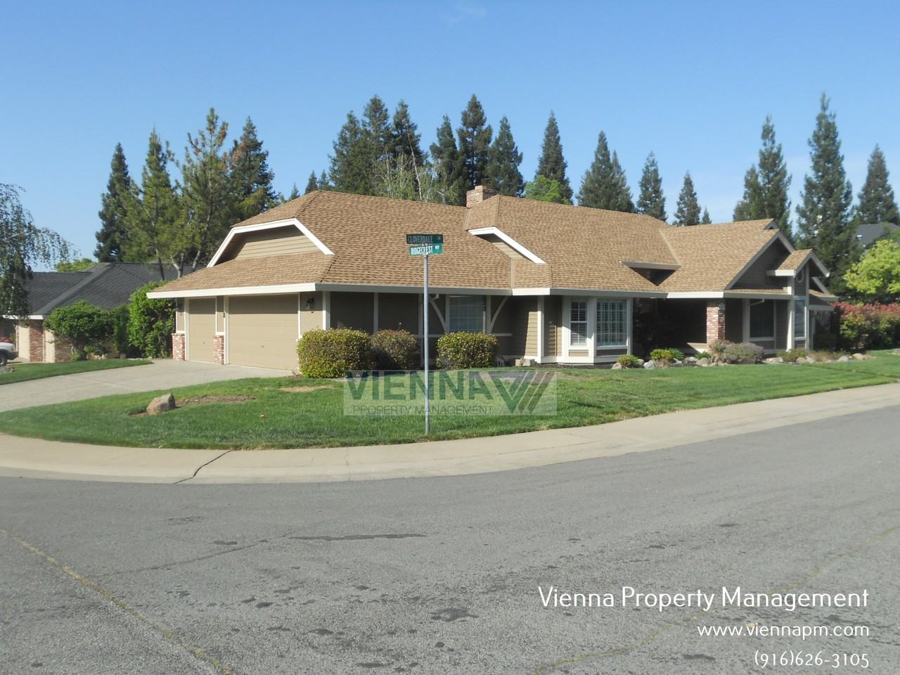 1381 Cloverdale Cir - Photo 2 of 30