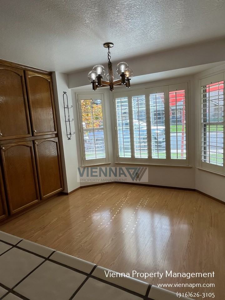 1381 Cloverdale Cir - Photo 3 of 30