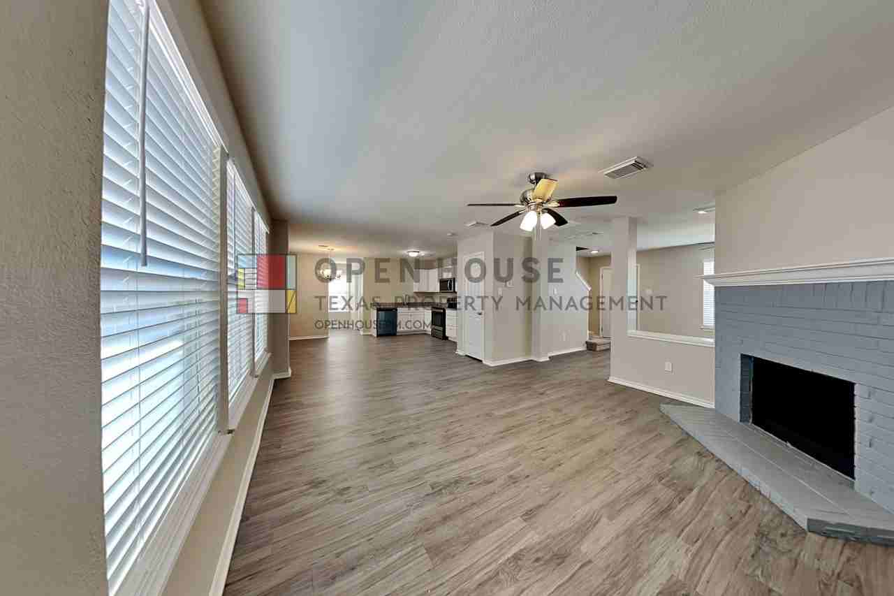 2726 Prairie Creek Dr - Photo 3 of 21