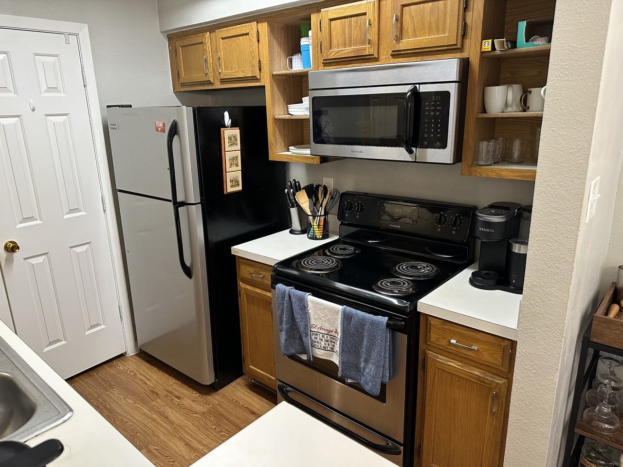 915 W 23Rd St - Photo 6 of 29