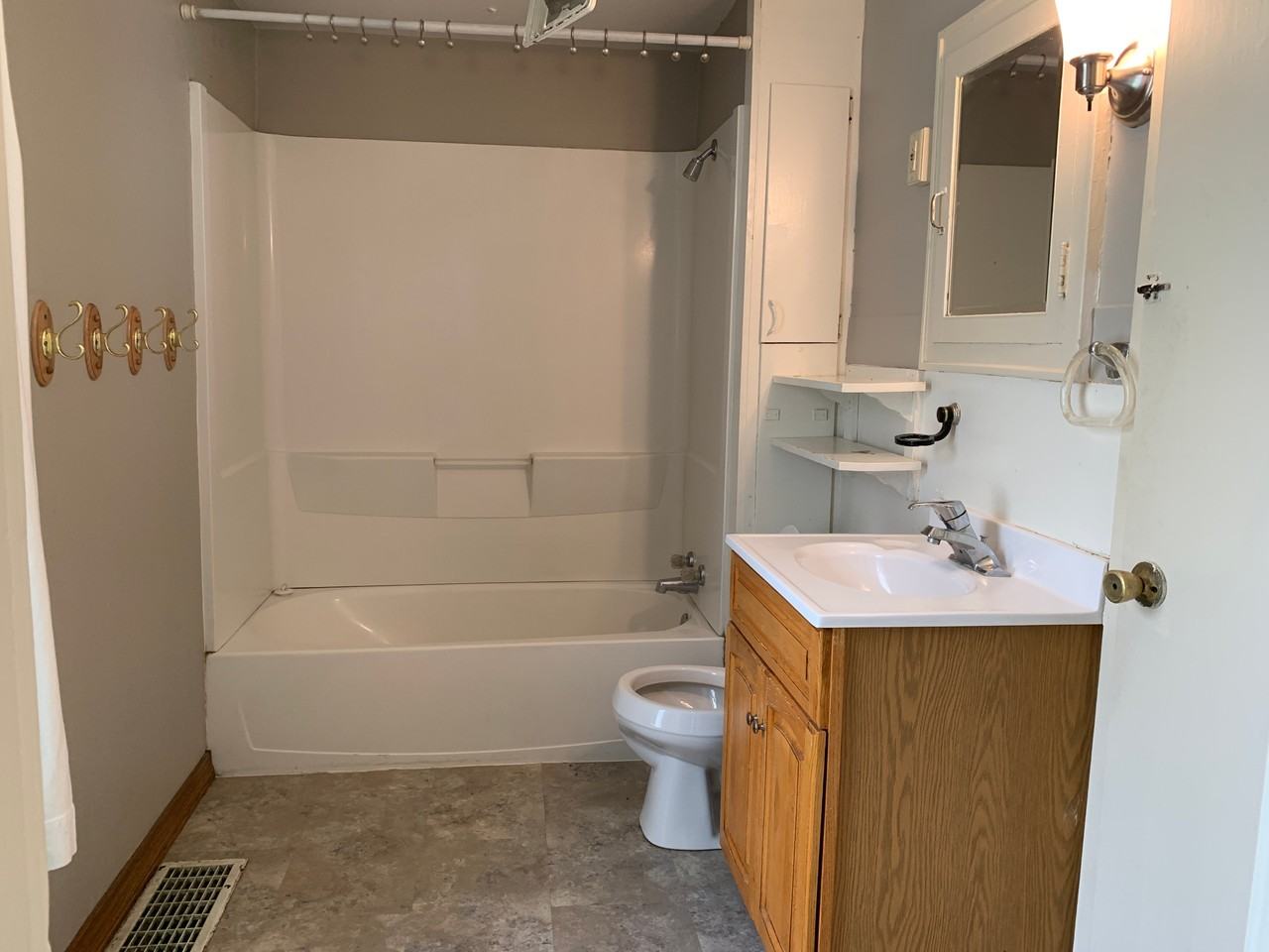 1015 5Th Ave - Photo 2 of 11