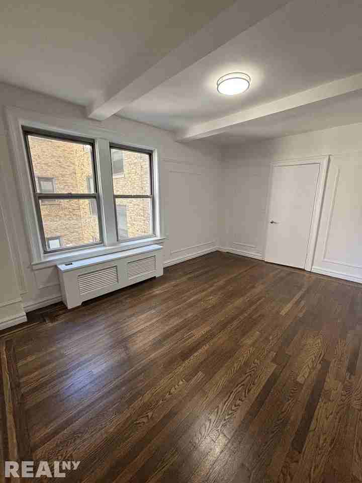 E 37th St #7A - Photo 2 of 17