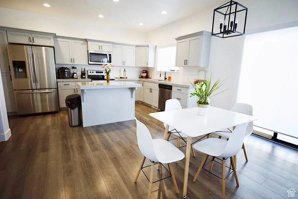 7152 N Brook Rdg - Photo 2 of 11