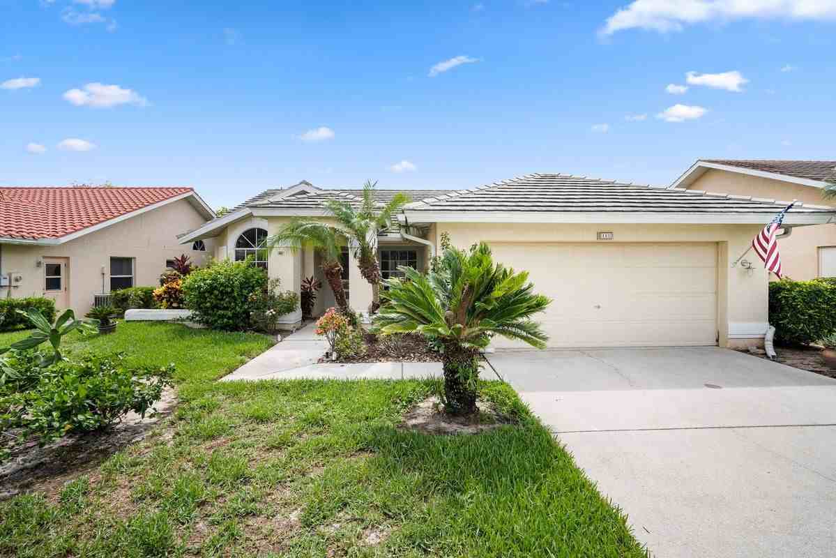 181 Saint James Way - Photo 2 of 25