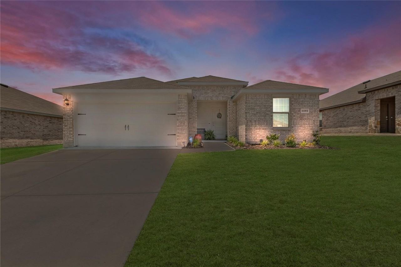 1404 Old Trail Rd - Photo 2 of 27