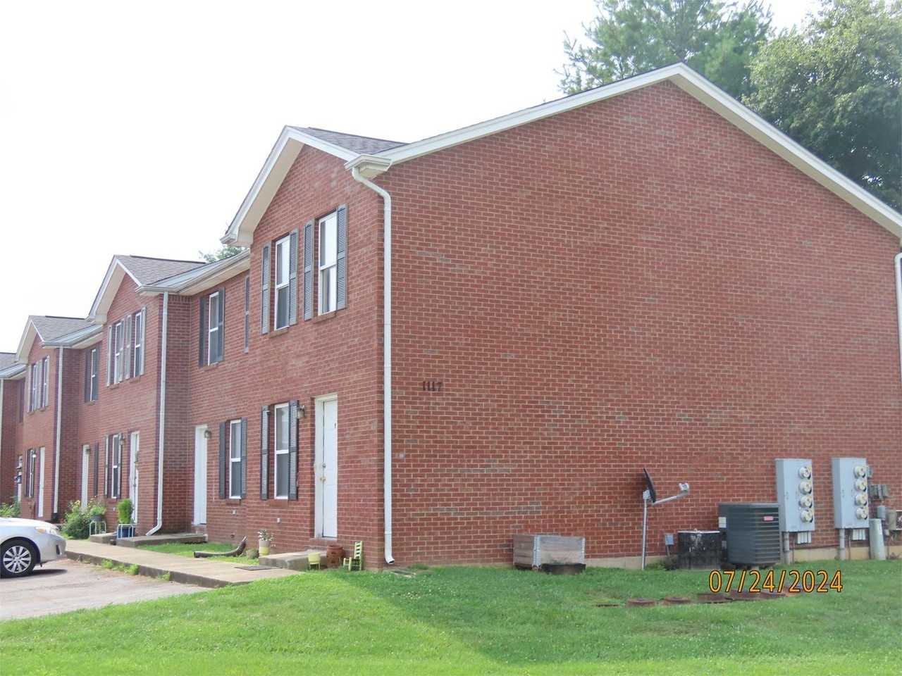 1117 CROWNE POINTE DRIVE - Photo 2 of 14