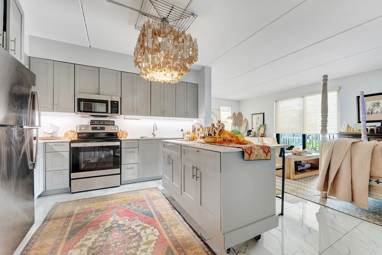 Boca Villas - Photo 7 of 30