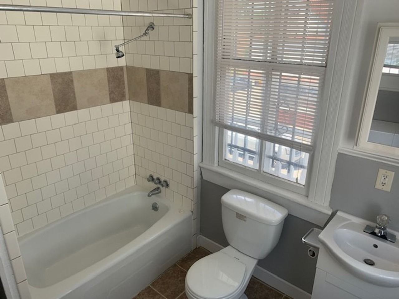 272A Coming St Apt A - Photo 4 of 16