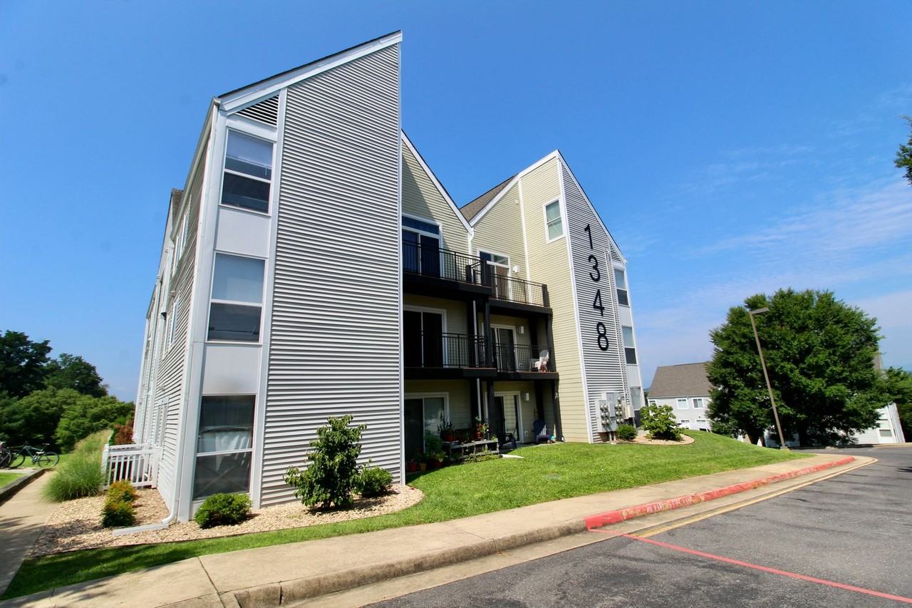 1348 Hunters Road - Photo 2 of 30