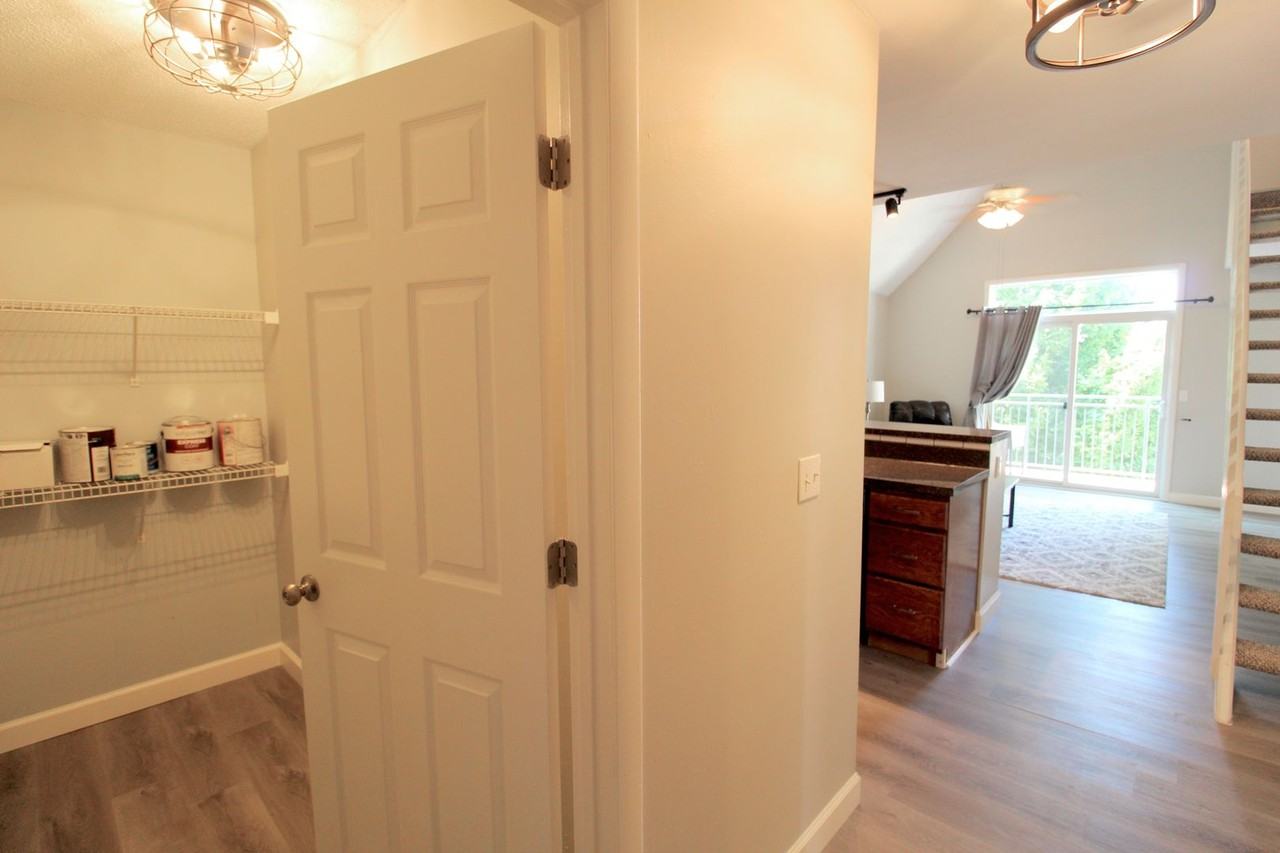 1348 Hunters Road - Photo 3 of 30