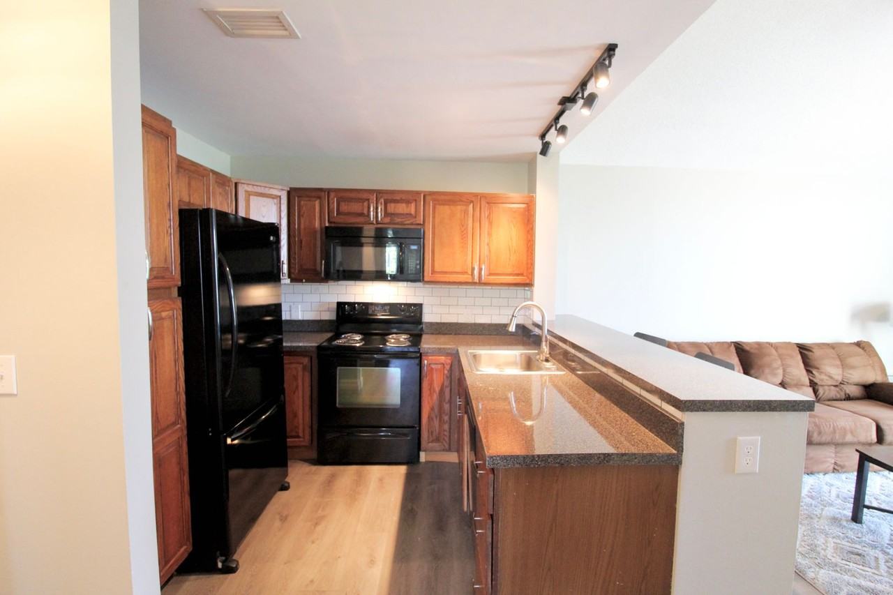 1348 Hunters Road - Photo 4 of 30