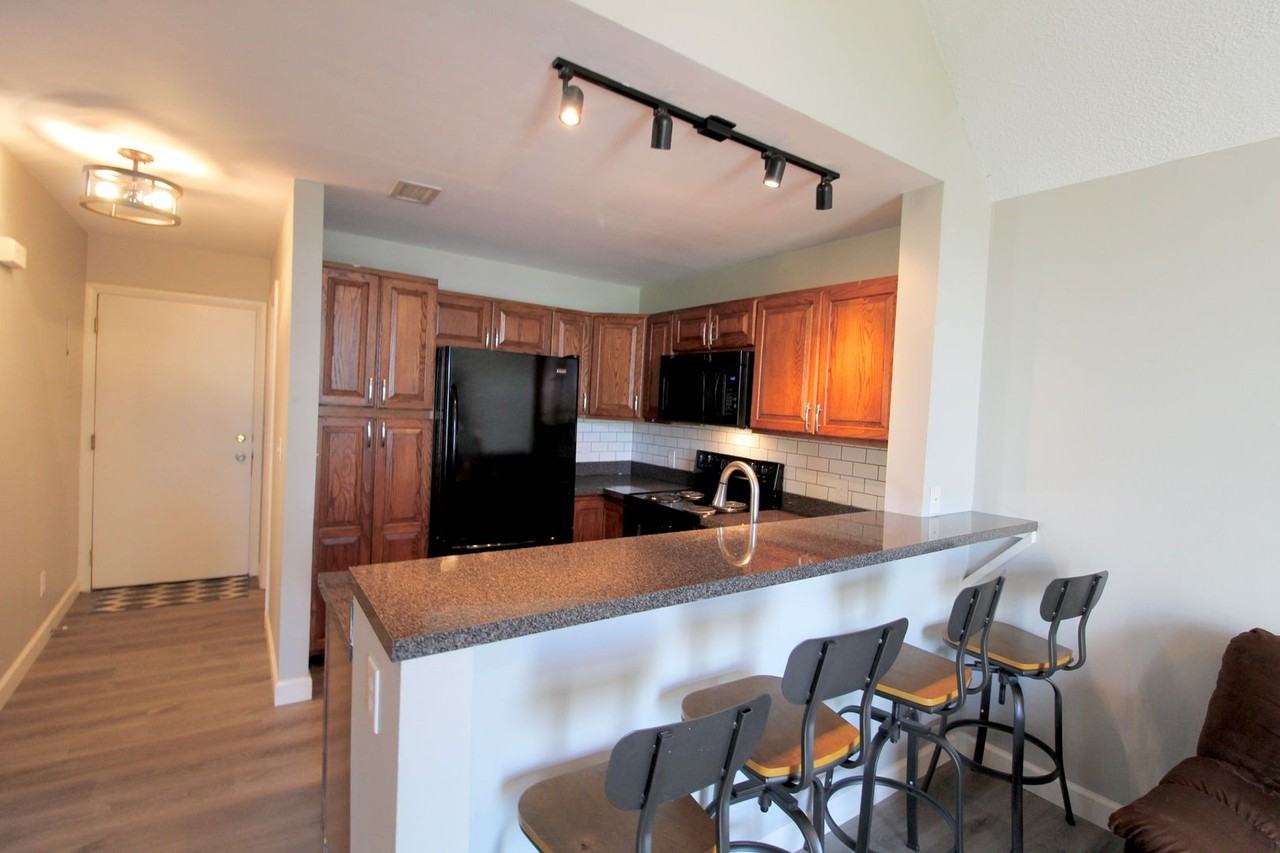 1348 Hunters Road - Photo 5 of 30