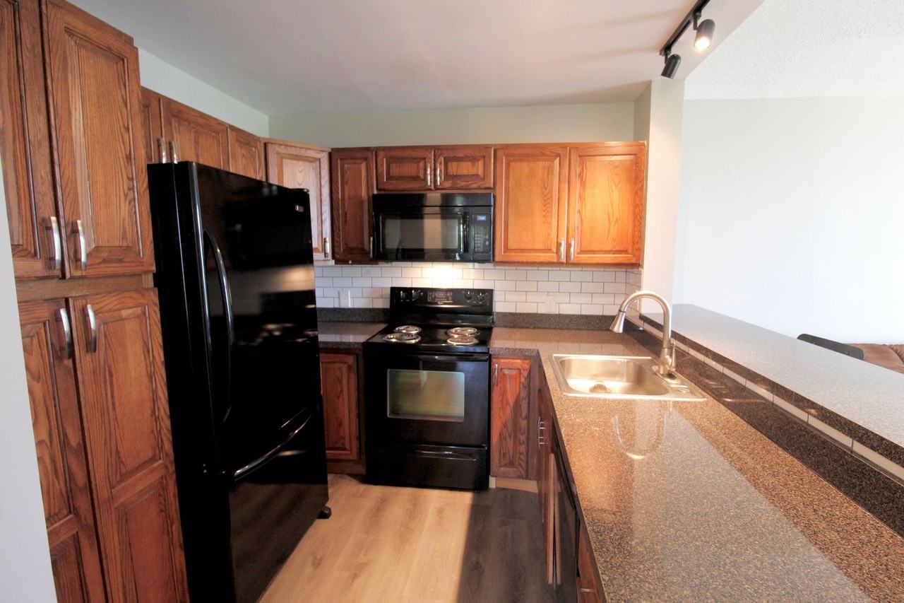 1348 Hunters Road - Photo 6 of 30