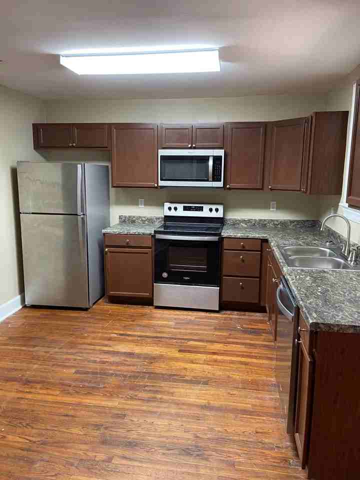 112 Edwards St - Photo 2 of 15