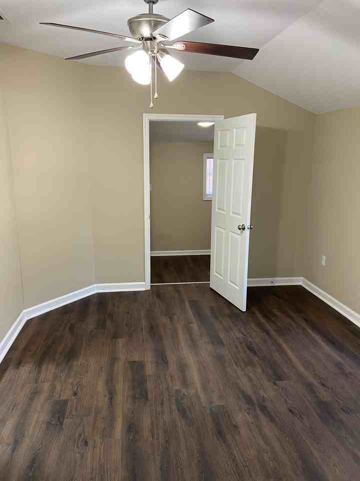 112 Edwards St - Photo 3 of 15