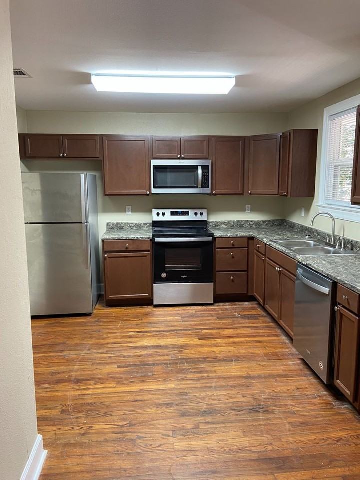 112 Edwards St - Photo 4 of 15