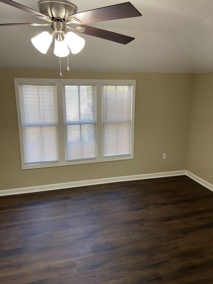 112 Edwards St - Photo 5 of 15