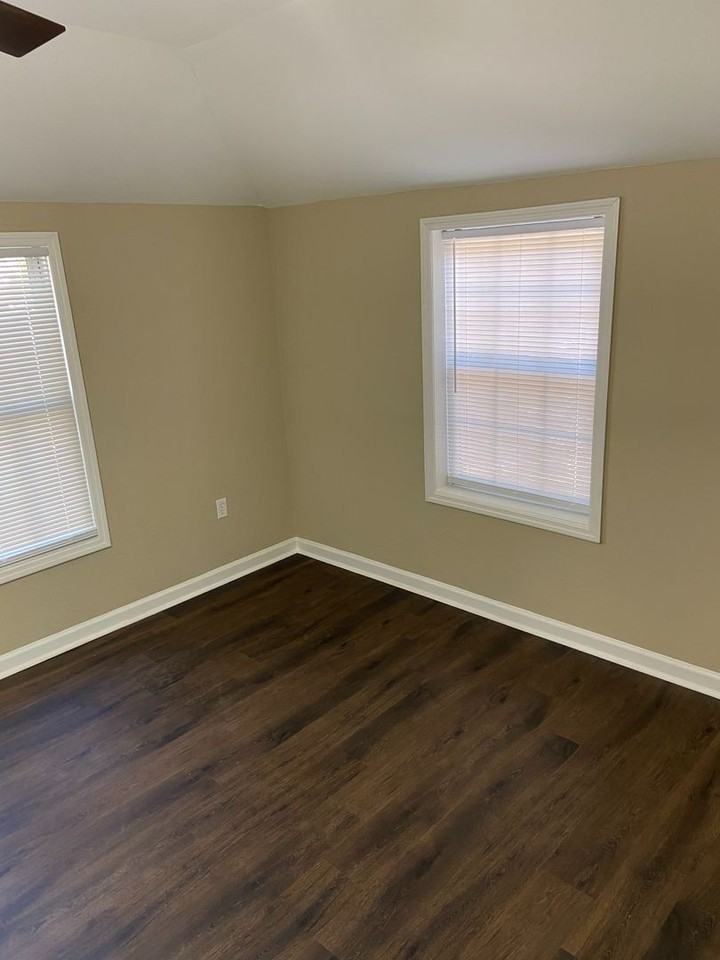 112 Edwards St - Photo 6 of 15