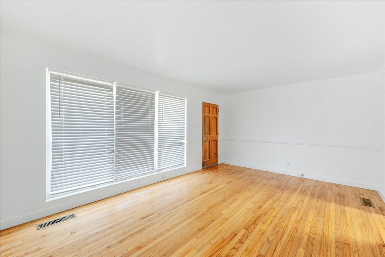 205 Juniper Dr - Photo 3 of 20