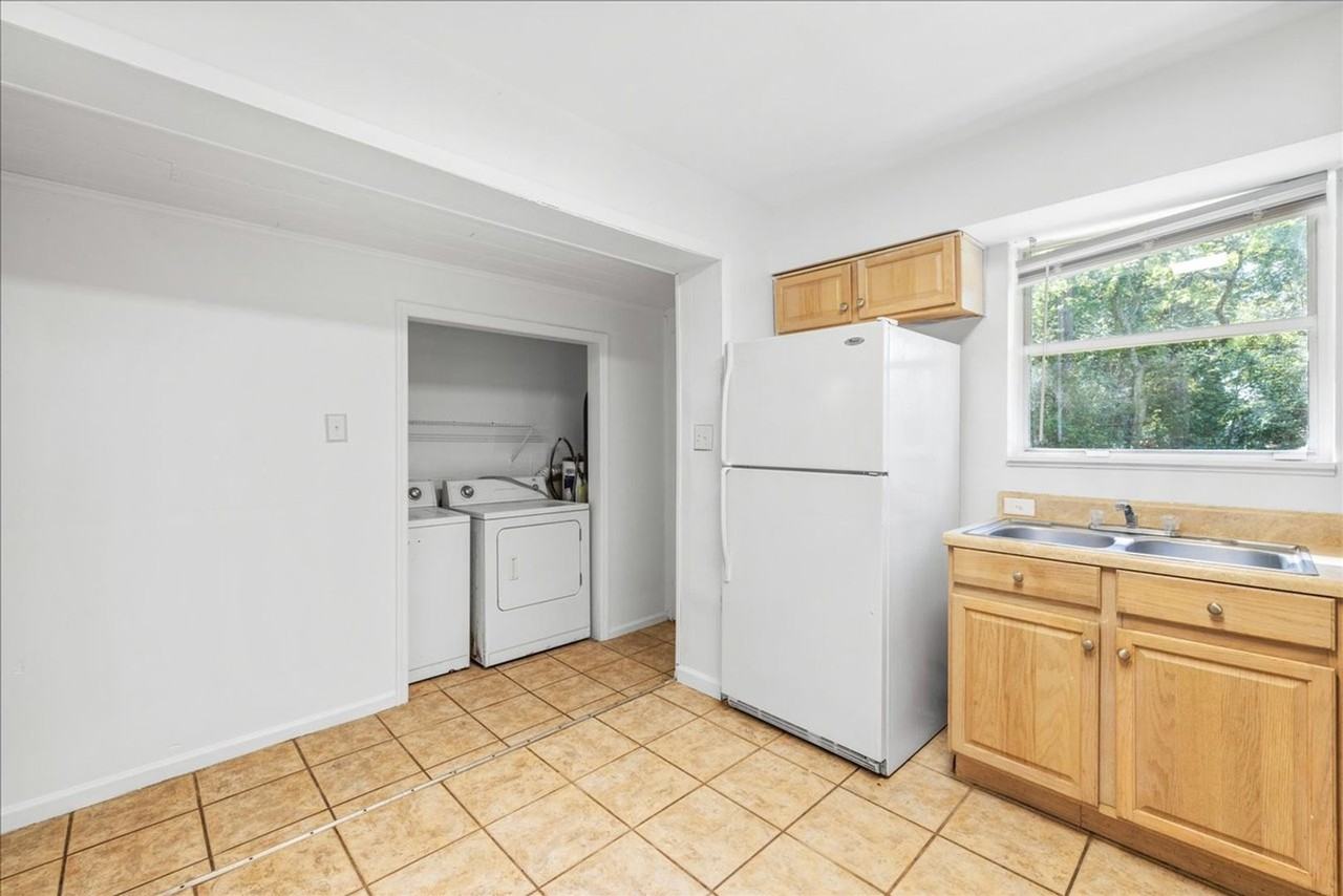 205 Juniper Dr - Photo 6 of 20