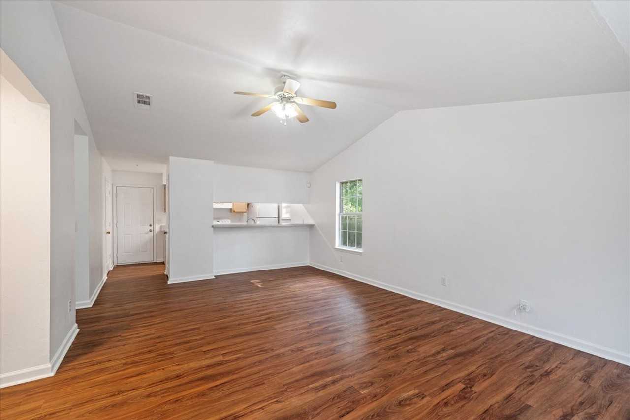 1856 Honeysuckle Dr - Photo 3 of 28