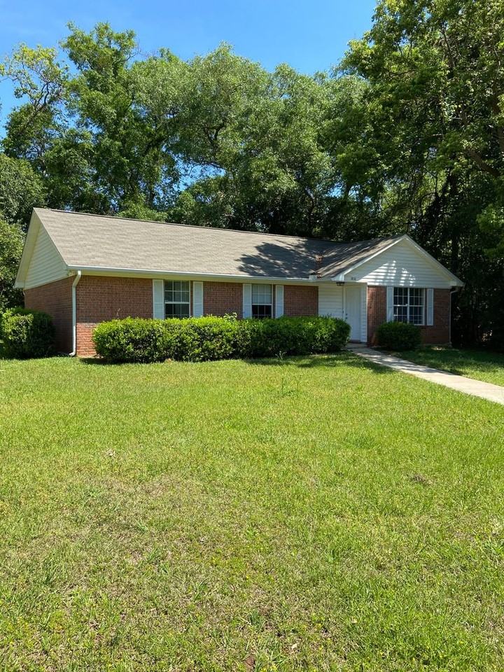 1878 Honeysuckle Dr