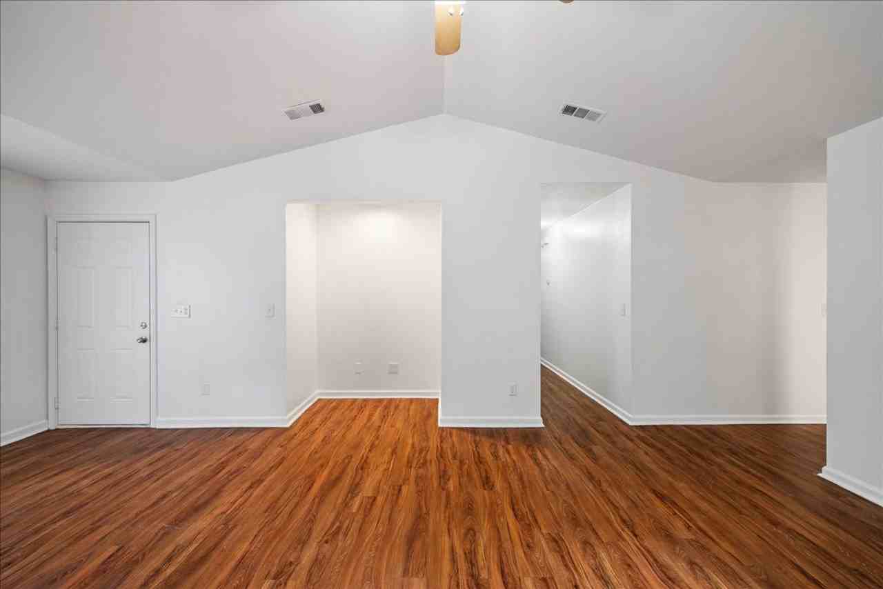 1878 Honeysuckle Dr - Photo 4 of 27