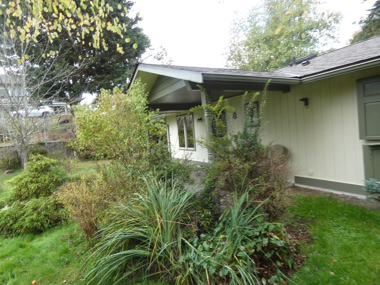 3322 Upland Ln - Photo 2 of 14