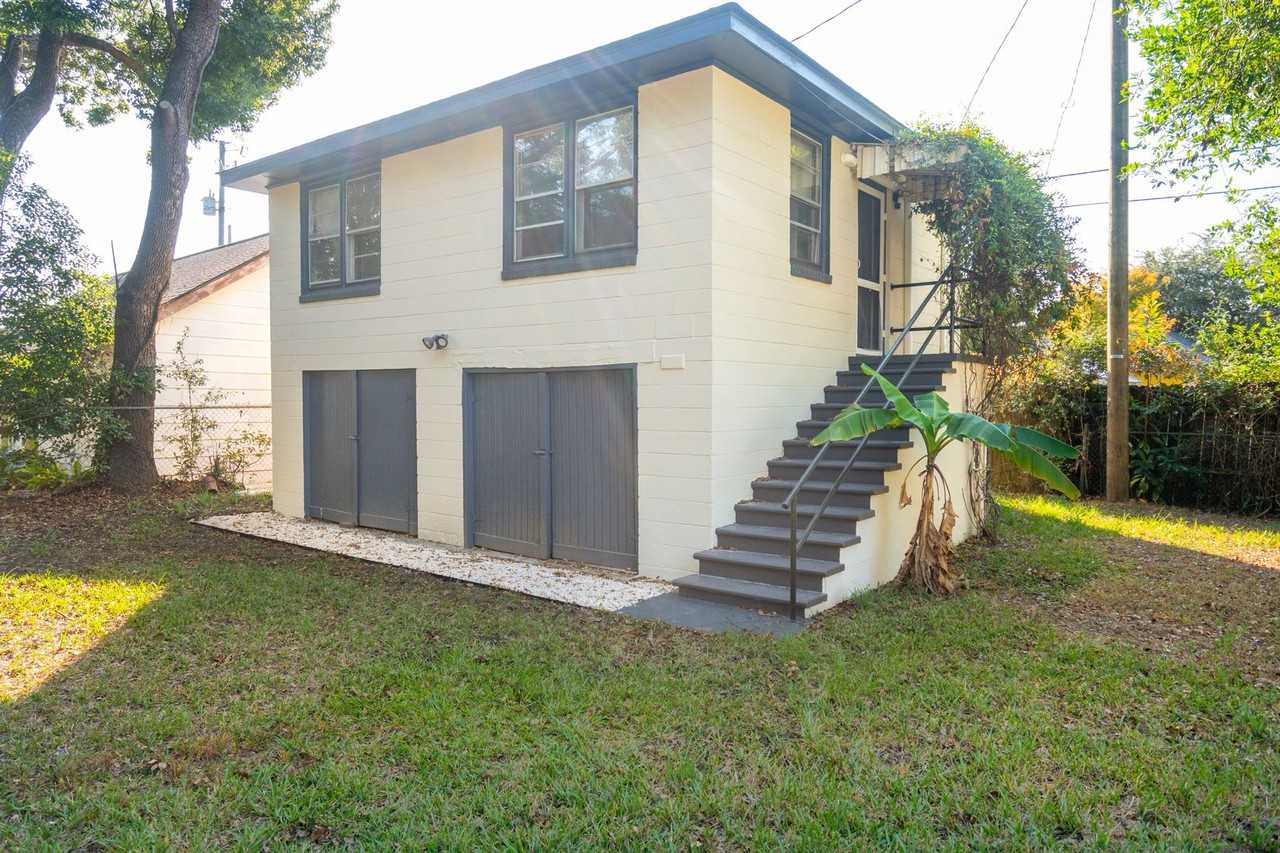 1007 Bethany St - Photo 3 of 24