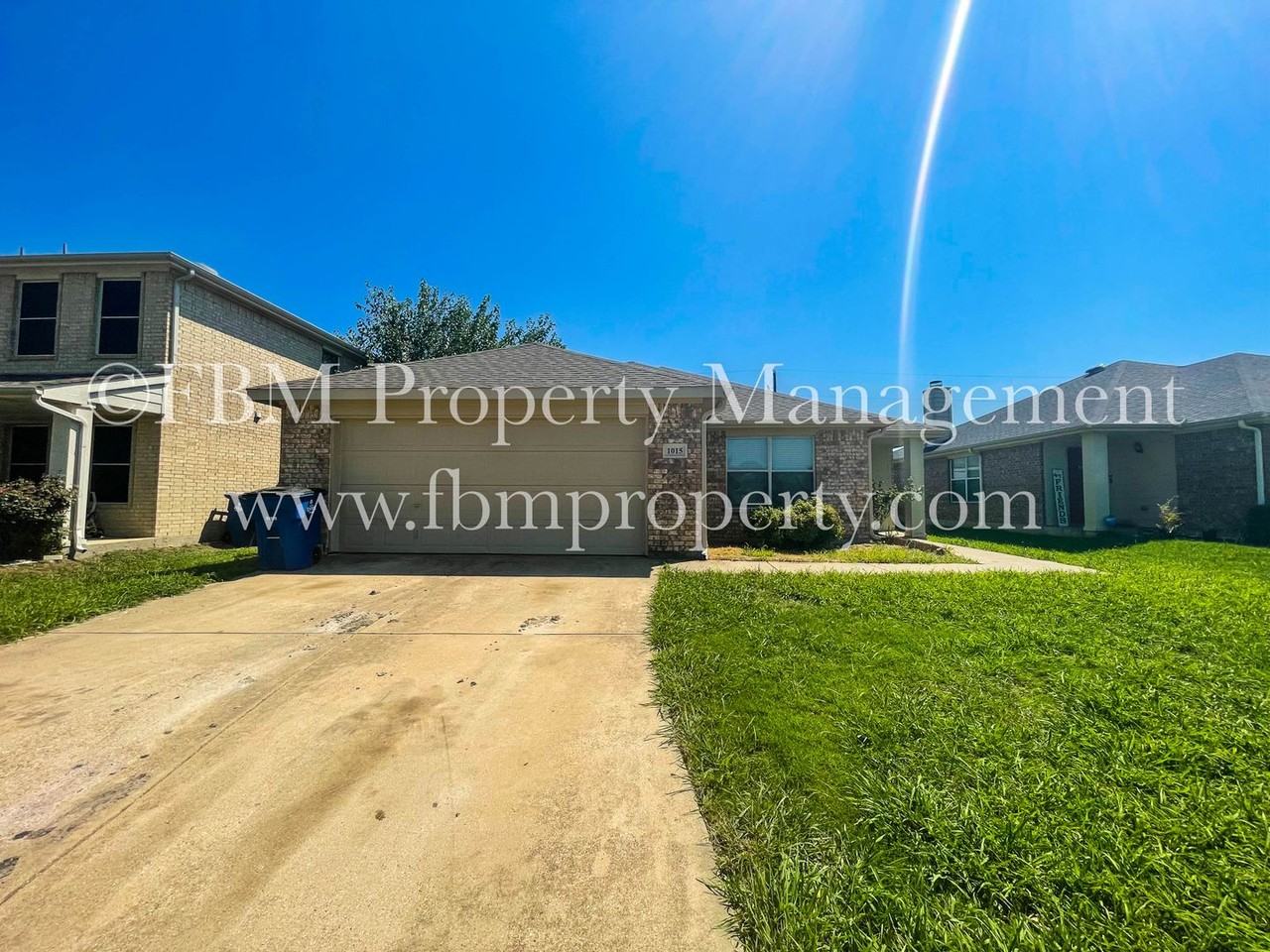 1015 Vicksburg Dr - Photo 3 of 19