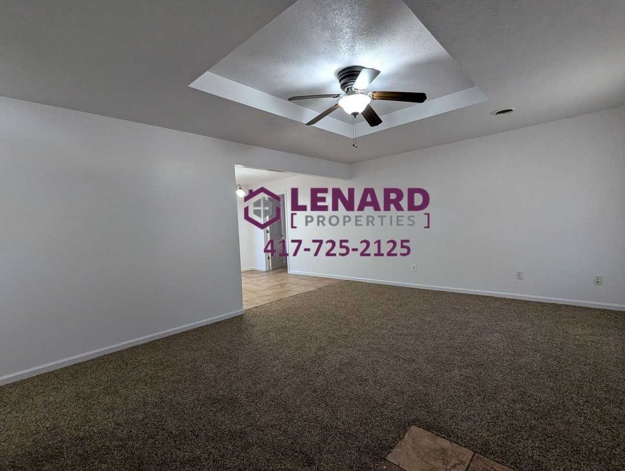 406 East Division Street - Photo 4 of 17