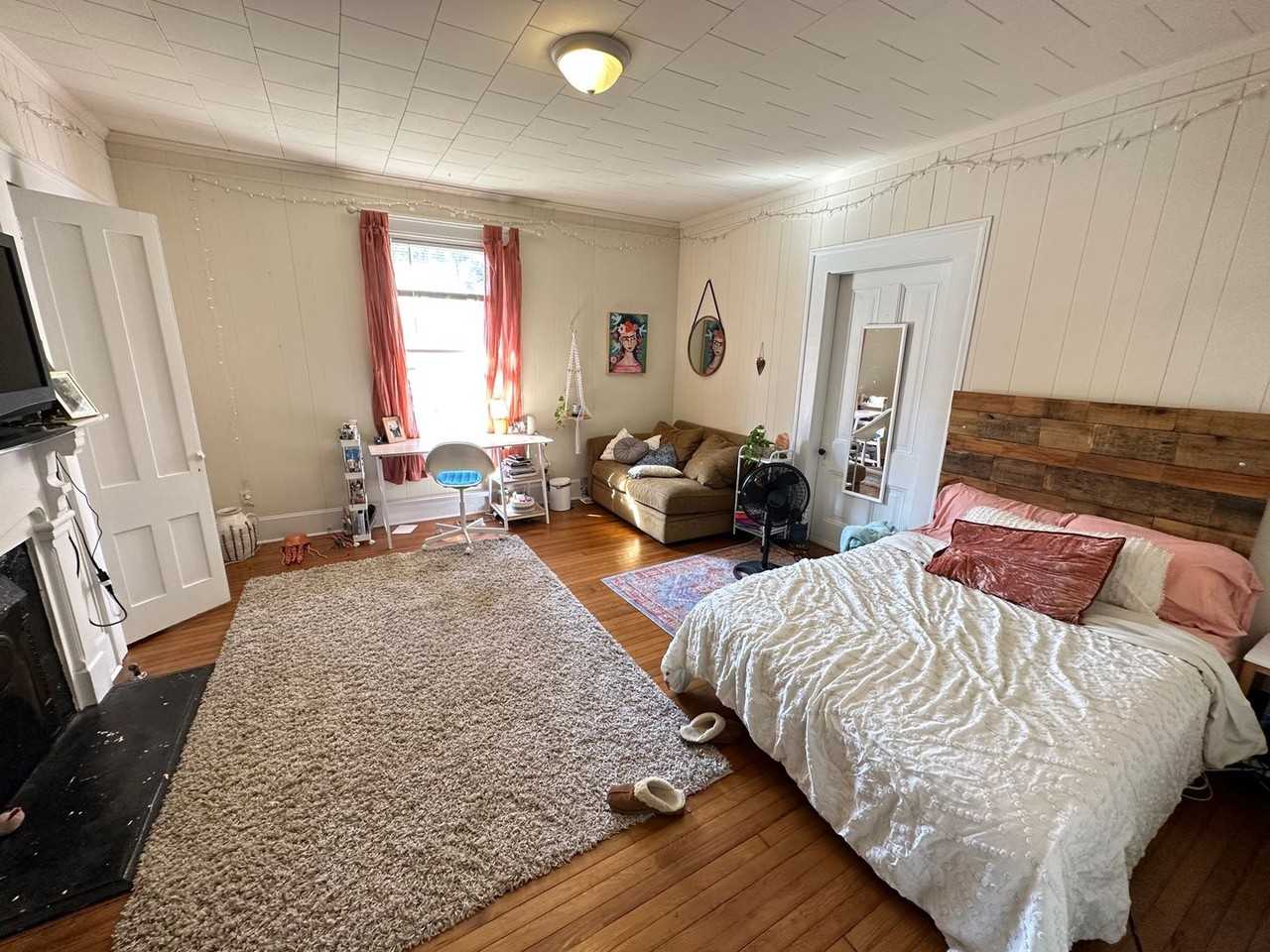 328 Carr St - Photo 2 of 18