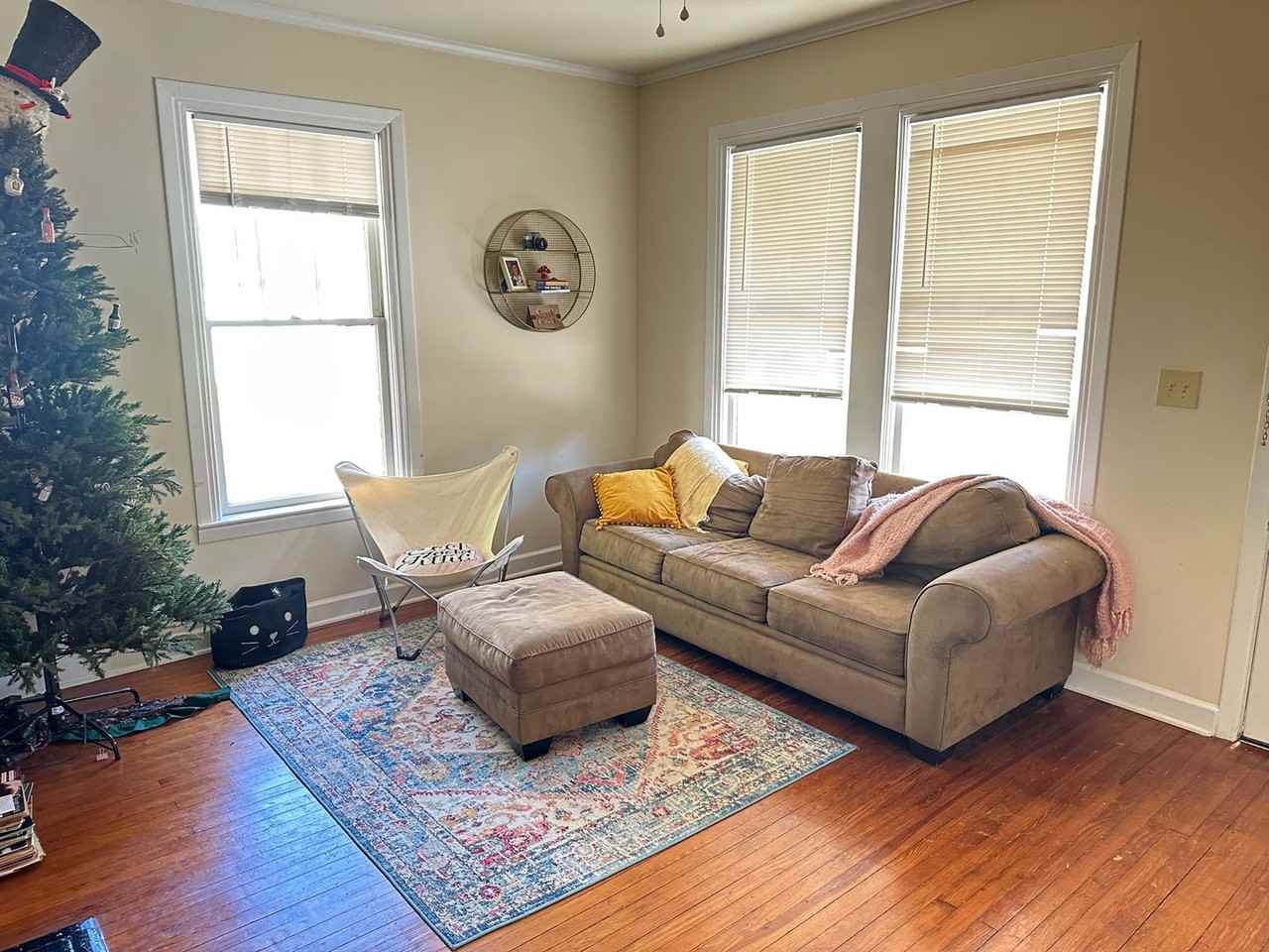 328 Carr St - Photo 4 of 18