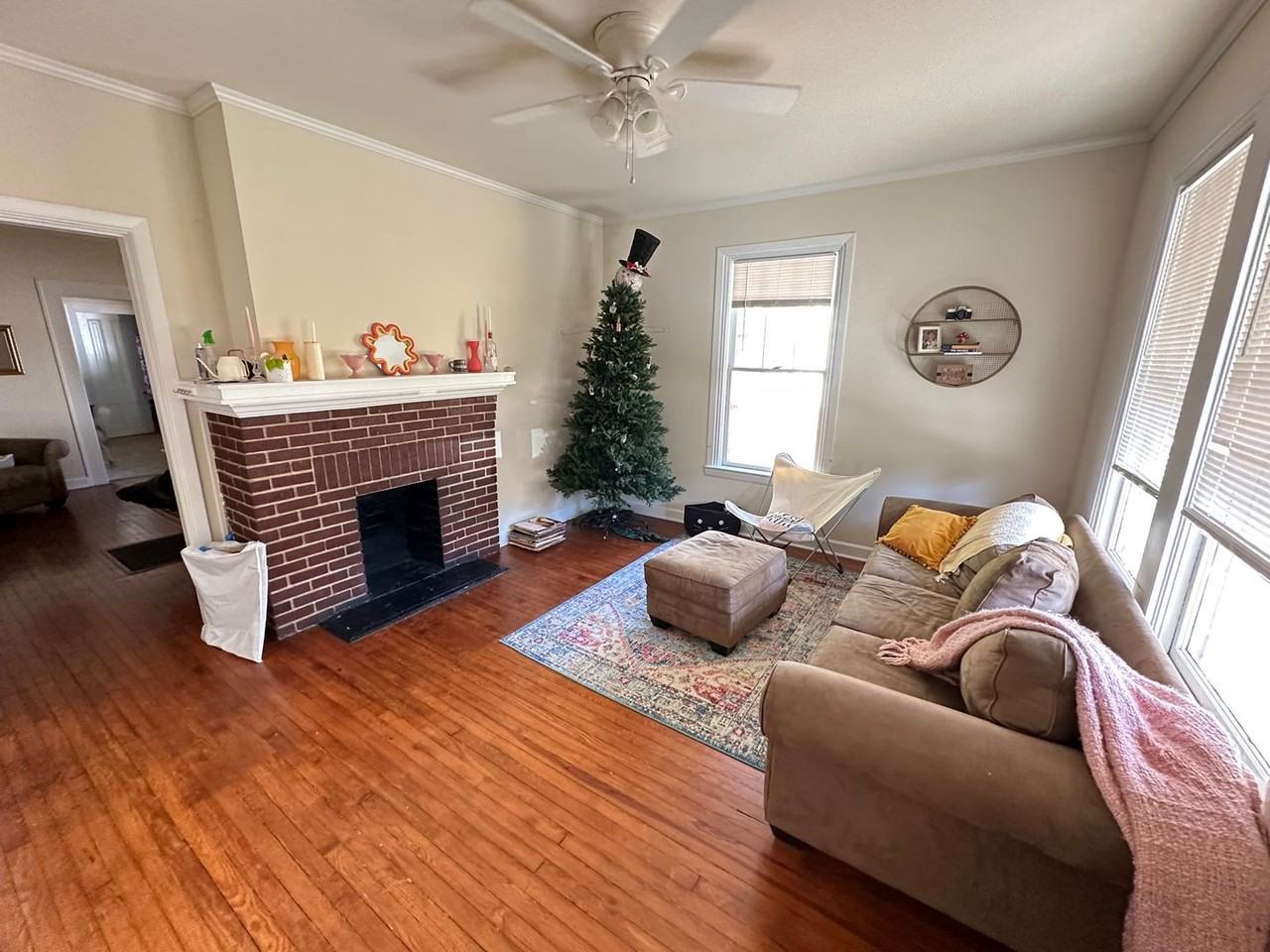 328 Carr St - Photo 5 of 18