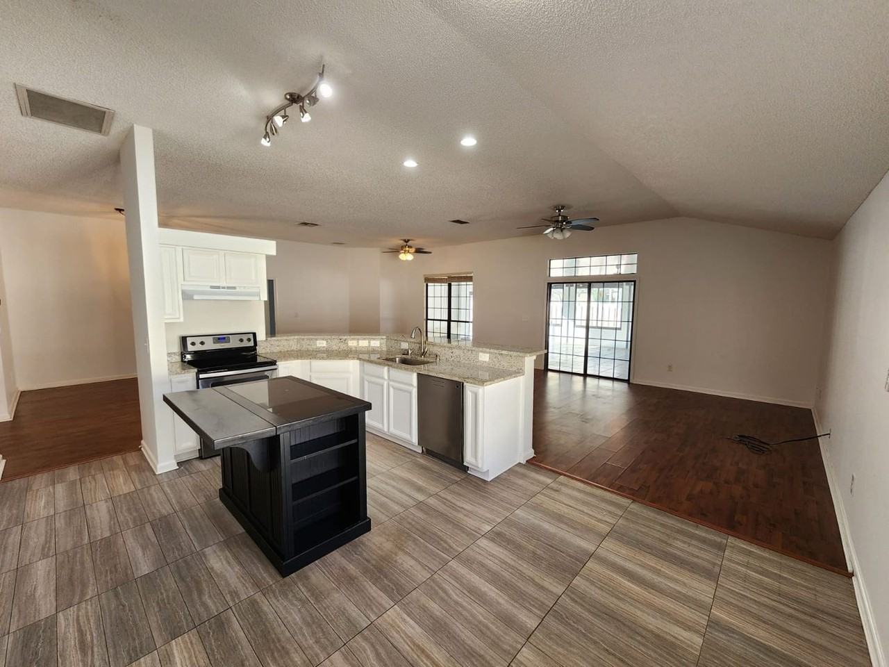 12127 Sunchase Drive - Photo 4 of 20