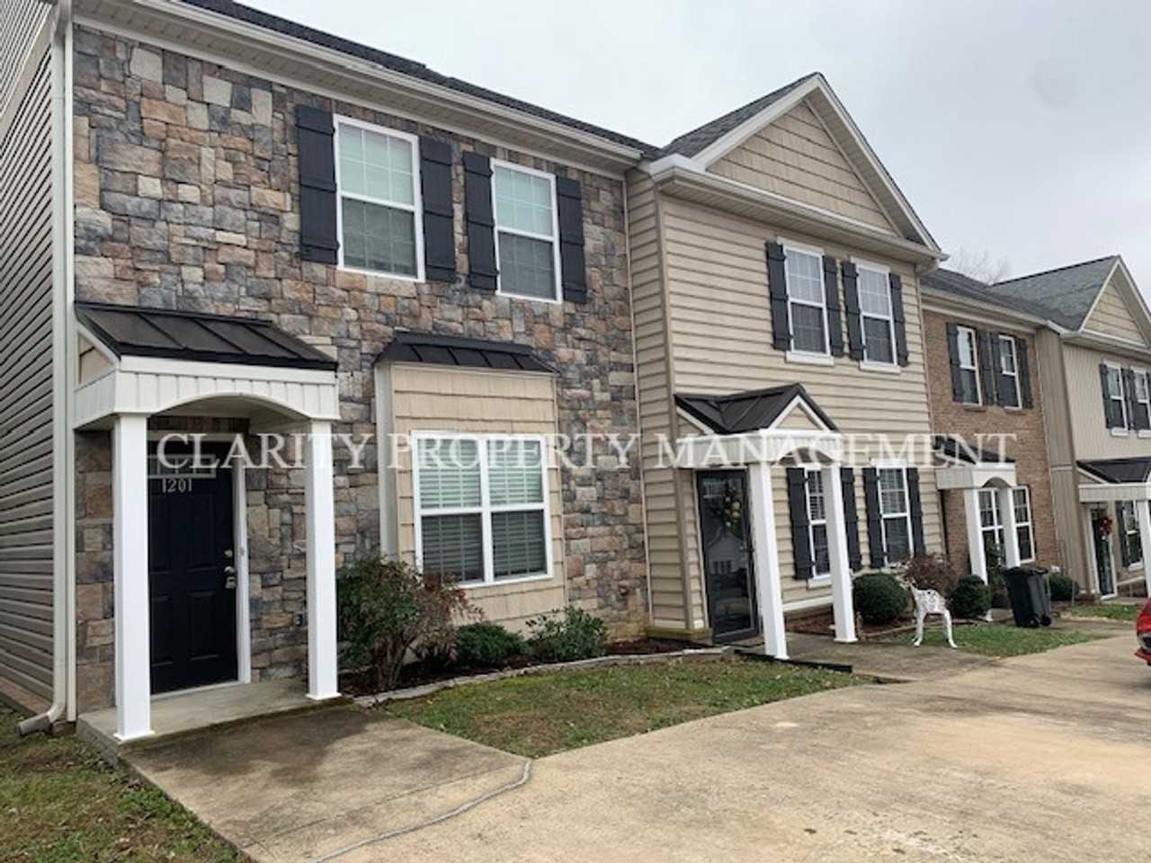 1201 Angie Ln Ne - Photo 2 of 19